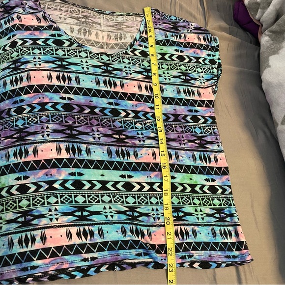 🌈5/$25 BUNDLE! Empyre Aztec print tye dye flowy shirt - Picture 4 of 5